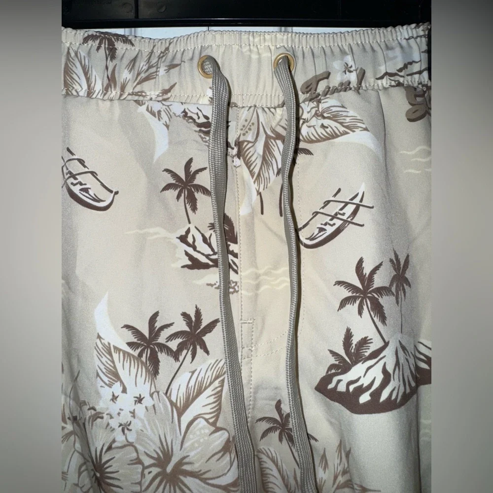 Good Vibes Beige/Brown 3 way stretch tropical swim Shorts. Size M. NWT